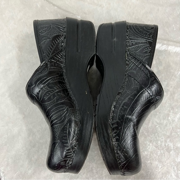 Dansko Tooled Leather Clogs Mules Black Paisley Casual Nurse Work Women's 36 - Picture 4 of 11